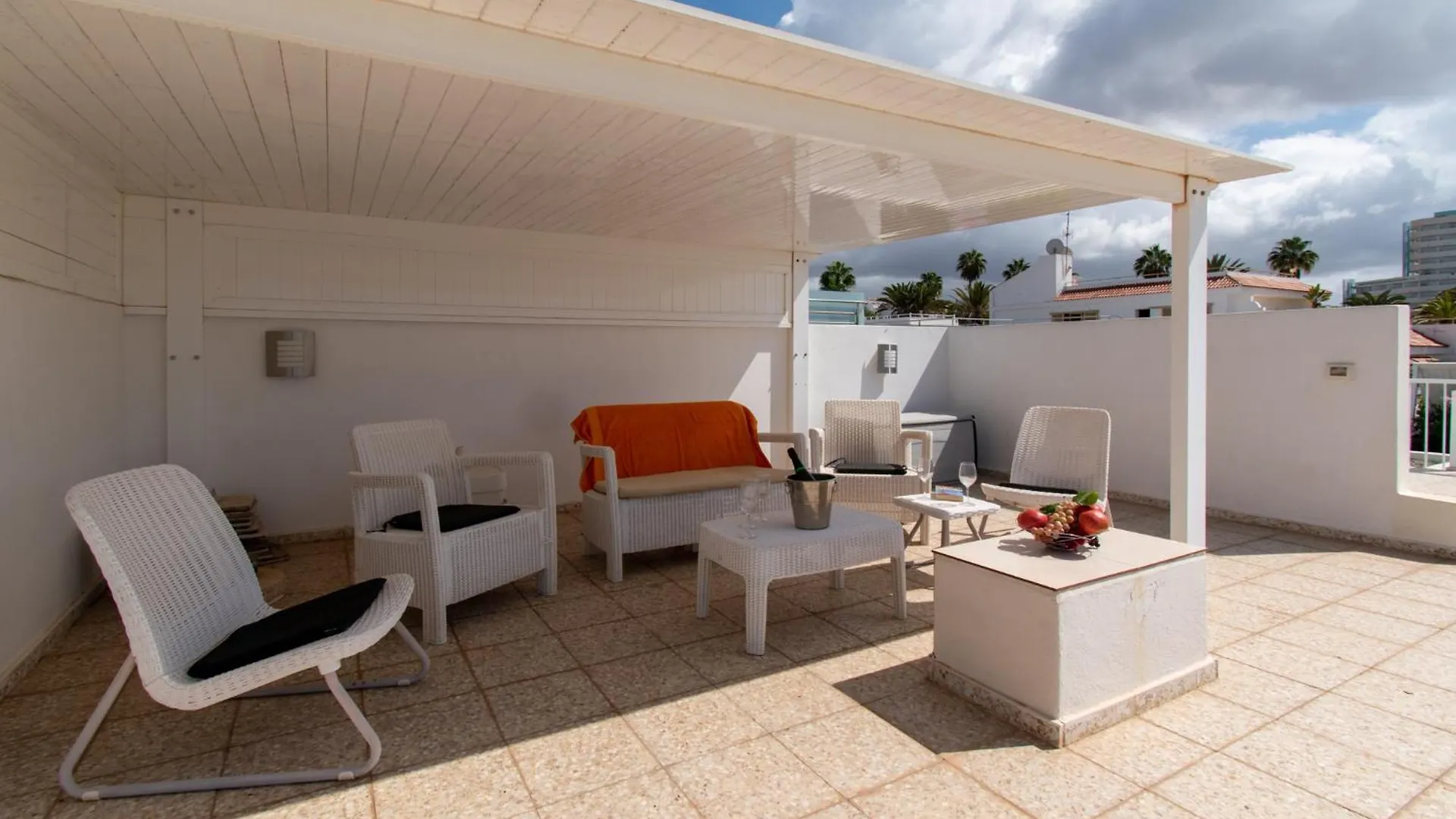 Stunning 6 Bedroom Villa Private Heated Pool Costa Adeje  0*, Costa Adeje (Tenerife) Spanje