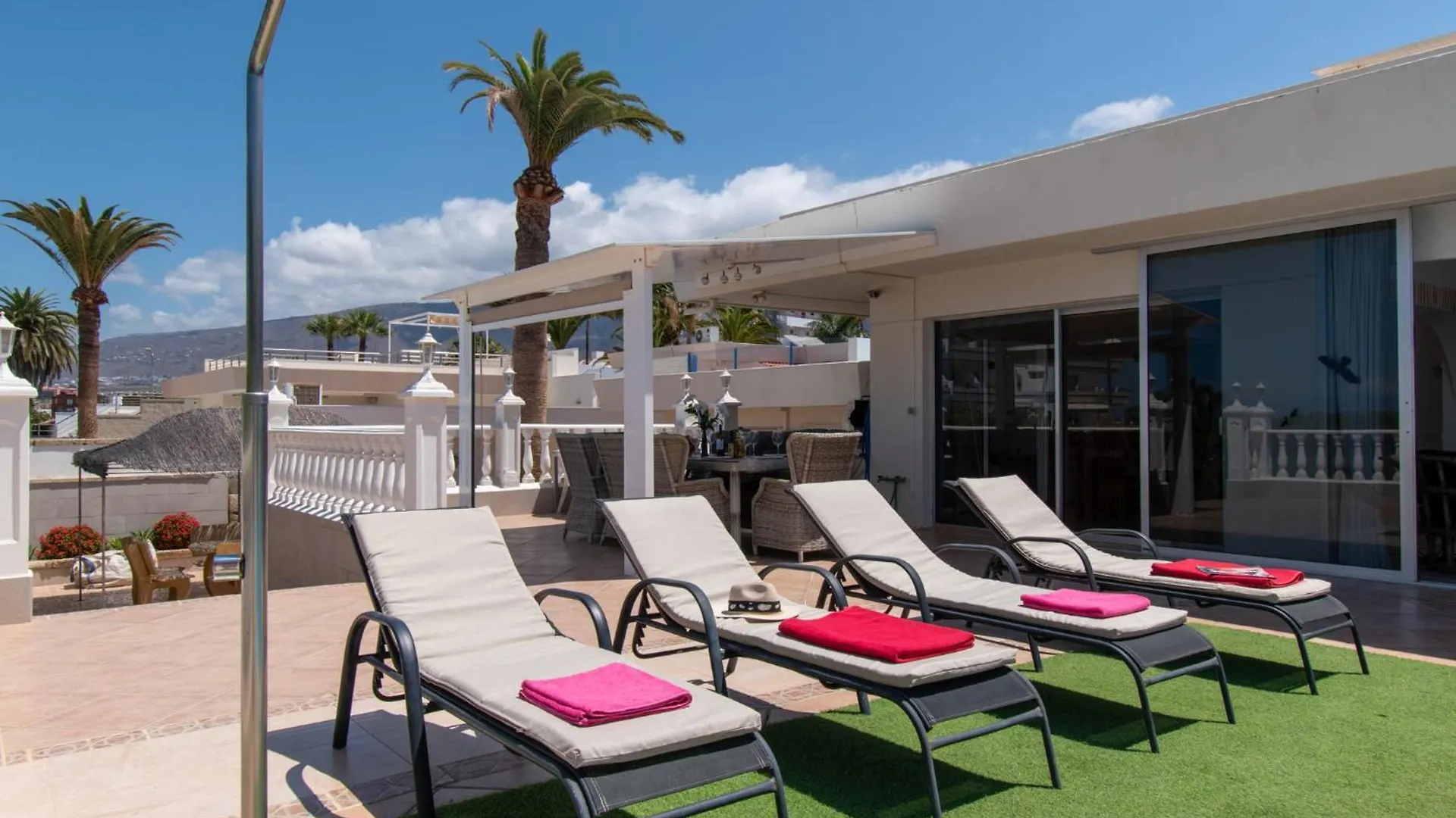 Stunning 6 Bedroom Villa Private Heated Pool Costa Adeje  0*, Costa Adeje (Tenerife) Spanje