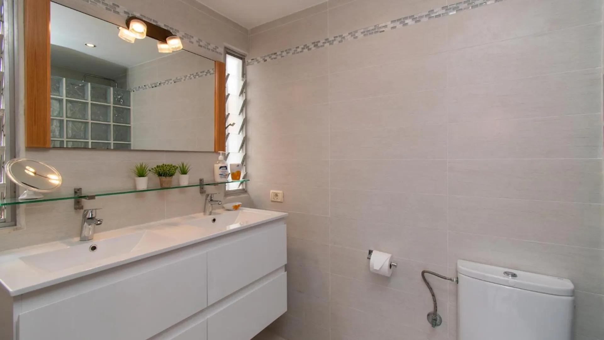 Stunning 6 Bedroom Villa Private Heated Pool Costa Adeje  Spanje