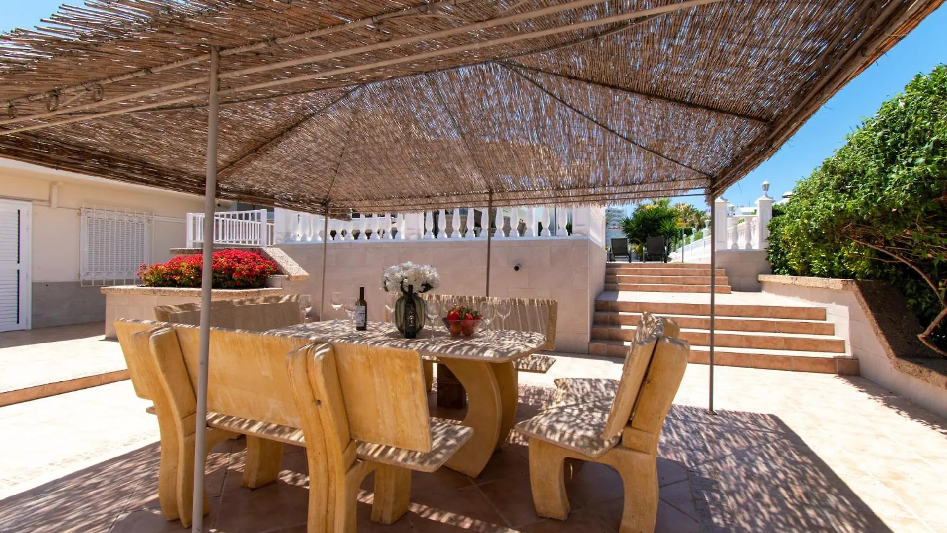 Stunning 6 Bedroom Villa Private Heated Pool Costa Adeje  Spanje